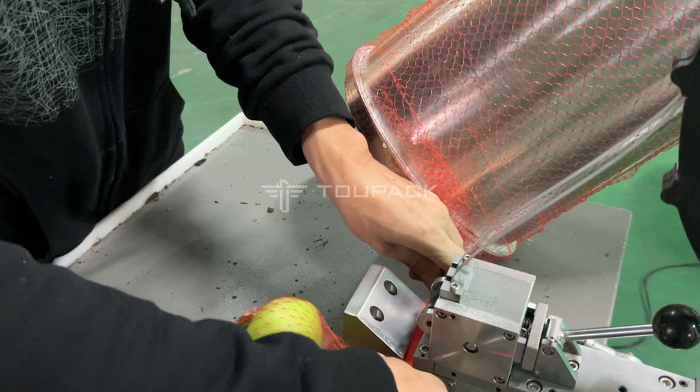 Factory Industry Semi Auto Mesh Net Bag Weighting Counting Netting Clipping Packaging Machine For Banana Fruit