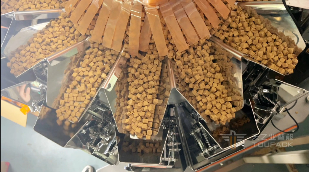 Automatic Dried Fruit Plums Vertical Packaging Machine High Speed 120BPM Intelligent Weighing & Packaging Machine