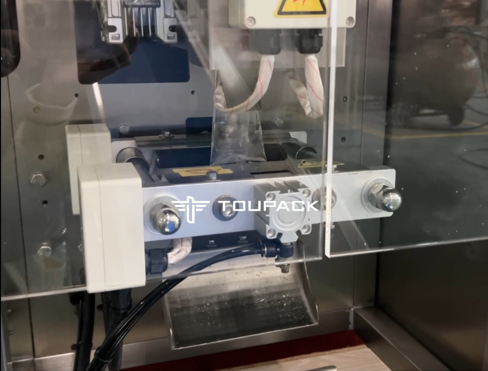 Automatic Four-Side Seal Bags Sawtooth Bag Juice Milk Small Bag Water Make-Up Water Liquid Weighing And Packaging System