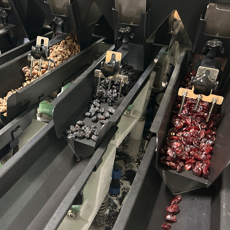 Multi-Materials 2.5kg Pet Food Packaging Machine With Multihead Weigher Linear Weigher For Ziplock Doypack Pouch Packing